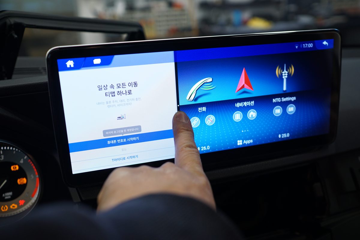 고장난 순정 모니터 → 12.3인치 슬림핏