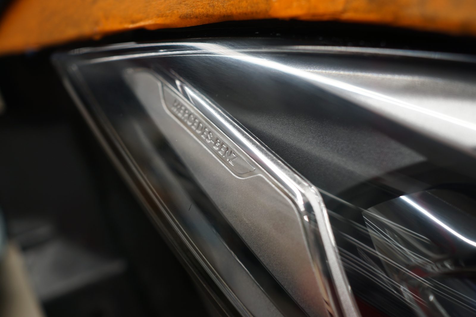 벤츠 C257 CLS 300d 헤드램프 디테일입니다.