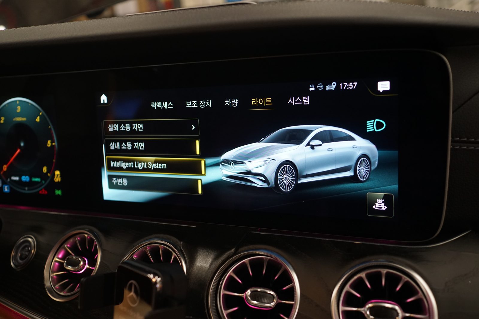 벤츠 C257 CLS 300d 교체 후 순정 메뉴에서 라이트 설정을 확인합니다.