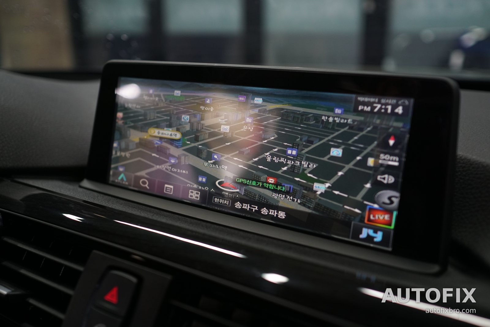 BMW 4시리즈 그란쿠페 모니터에서 내비게이션 실행.