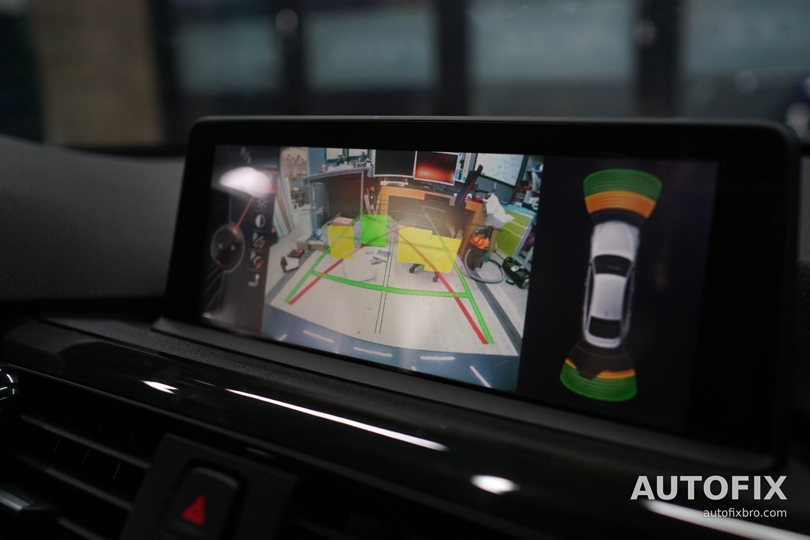 BMW 4시리즈 그란쿠페 후방 카메라 화면도 그대로 나옵니다.