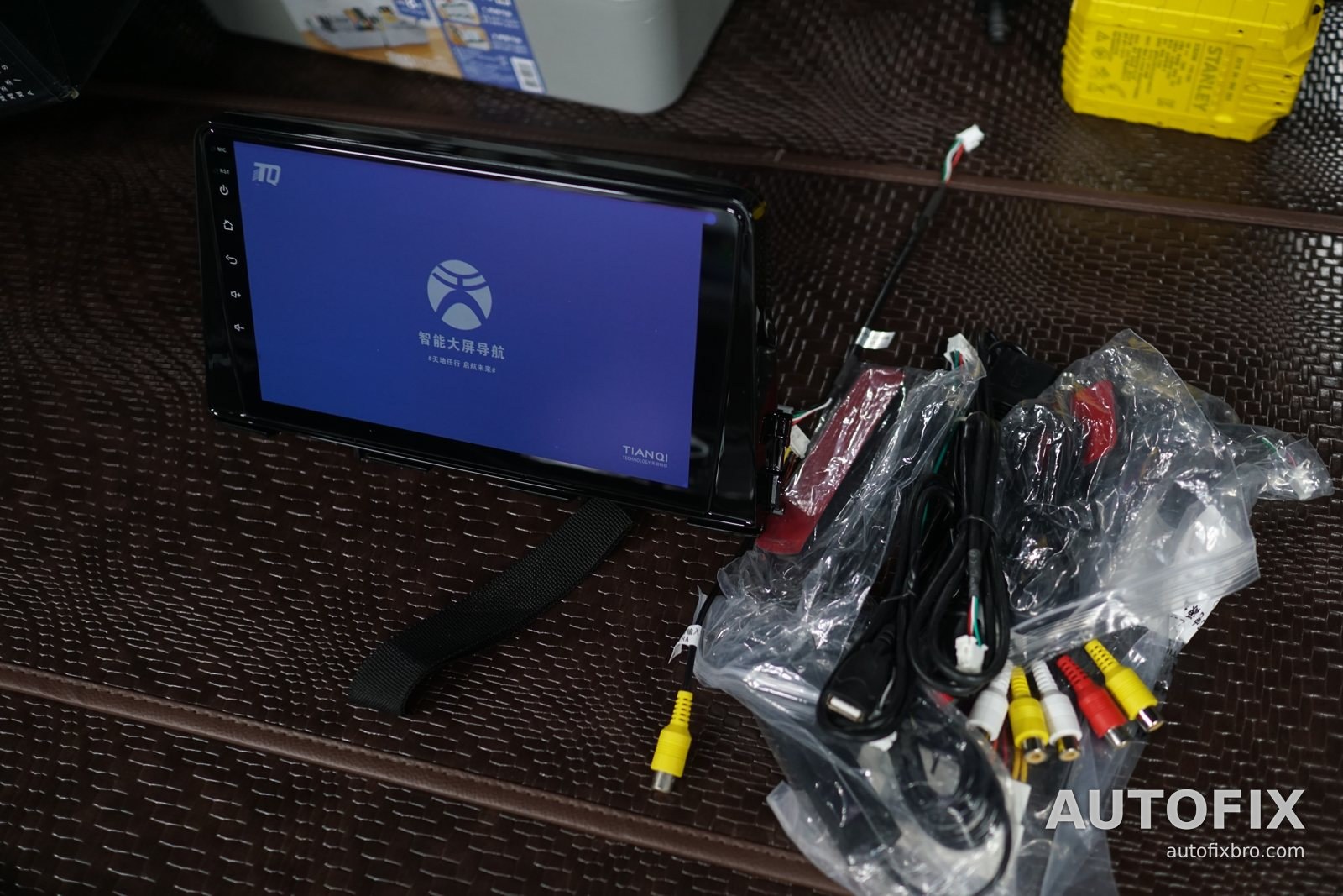 기아 모닝 모니터 본체와 함께 들어 있는 영상 · USB · 전원 배선.