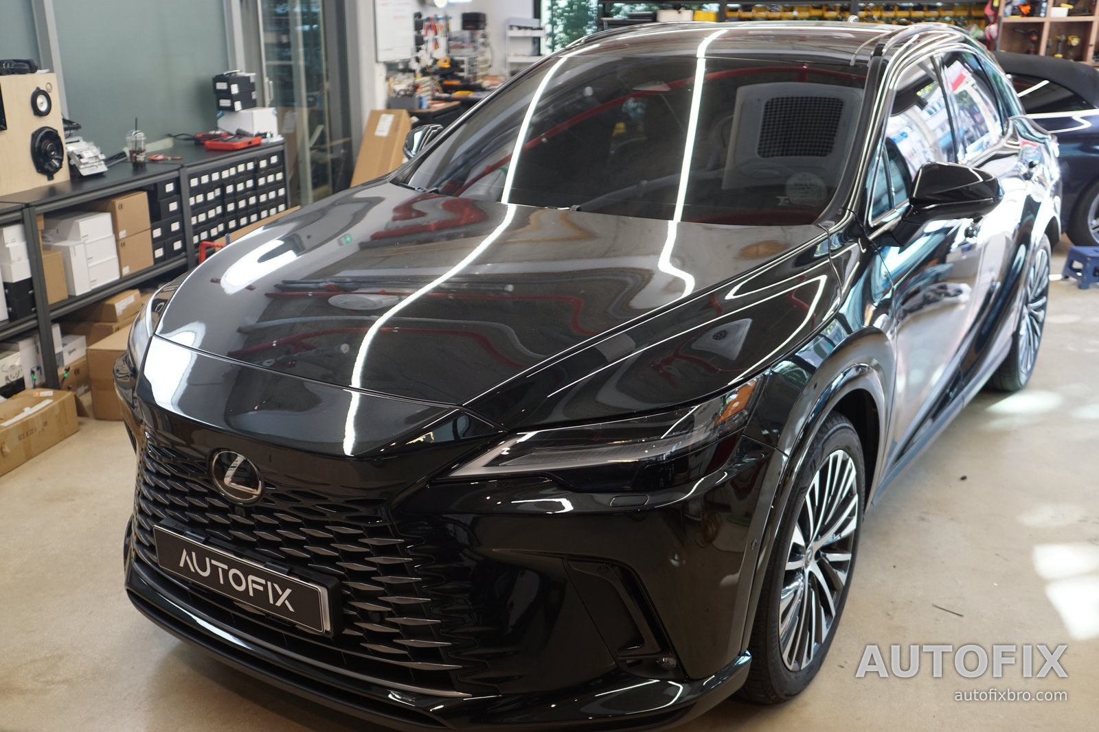 렉서스 RX450h+ AWD (현행 5세대) 작업을 마친 RX450h+. 문을 닫아 두면 외관은 순정 그대로입니다.